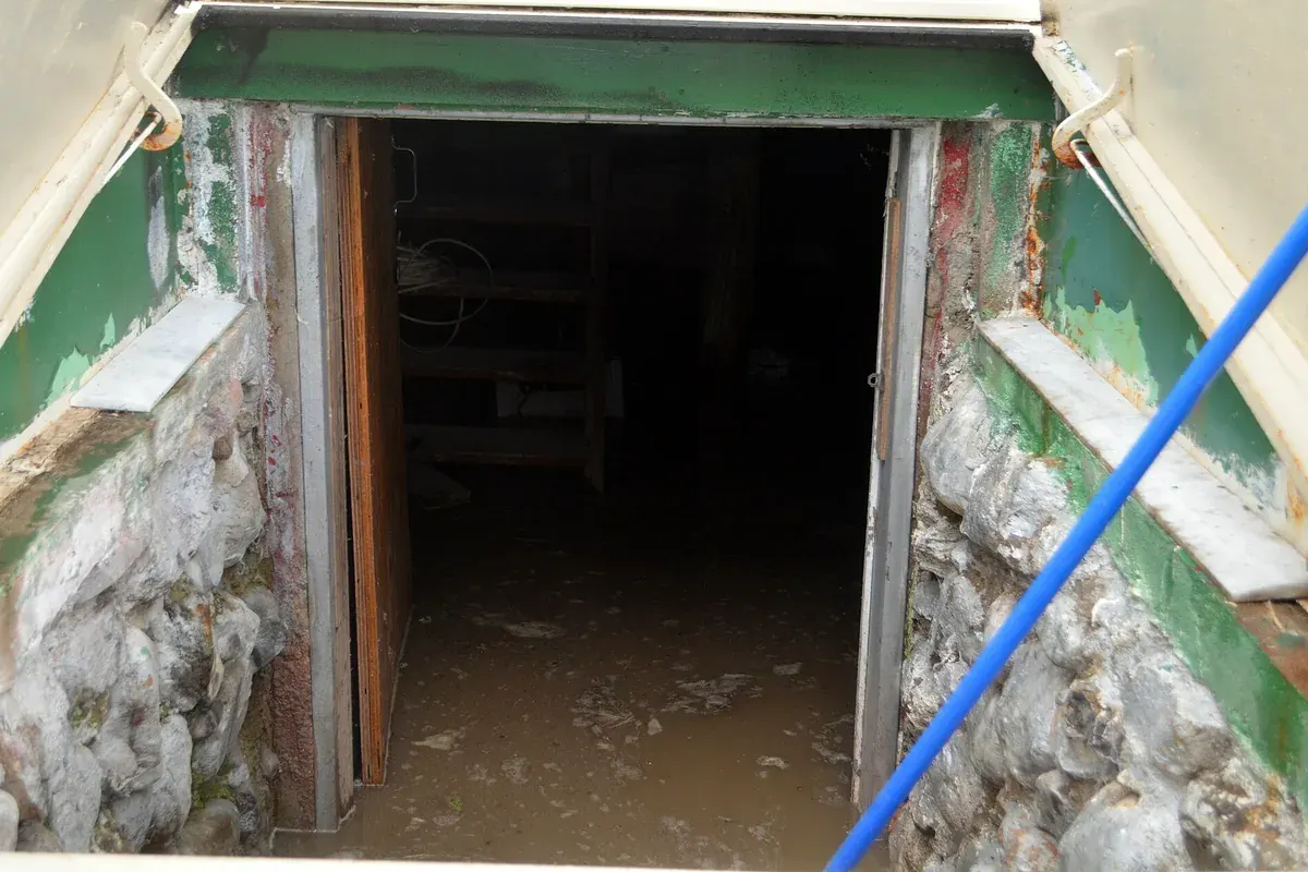 Typisches Schadensbild: Wasser im Keller nach Starkregen